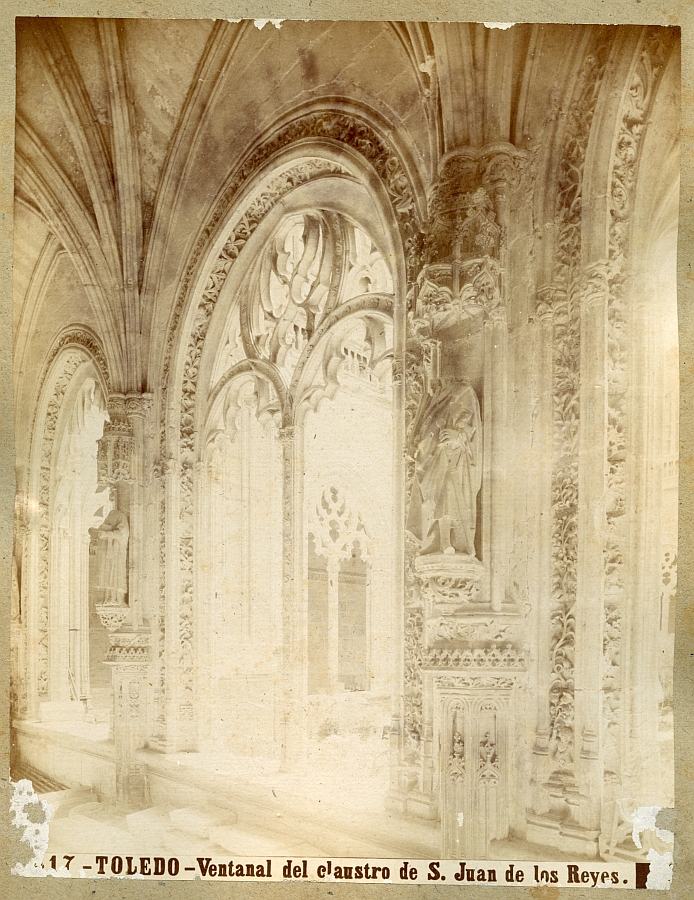 Claustro de San Juan de los Reyes en Toledo en 1884. Fotografía de Miquel Matorrodona Maza. Archivo Municipal de Toledo.