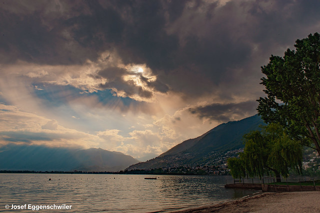 Die Stimmung der Sonne über dem Lago Maggiore Tessin/The mood of the sun over Lake Maggiore Ticino