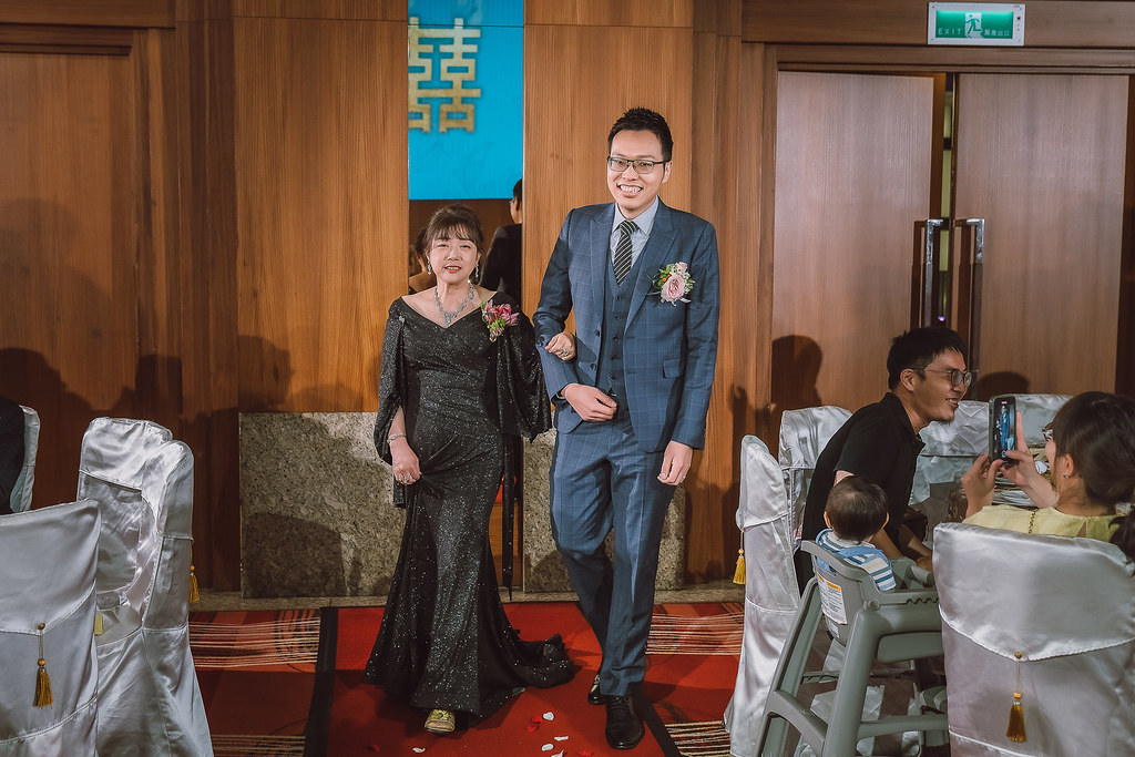 [婚禮攝影]俊亨文瑄 迎娶午宴@香格里拉遠東國際大飯店-最專業的團隊完成每場完美婚禮紀錄，拍的不只好更要快! #婚禮拍立得