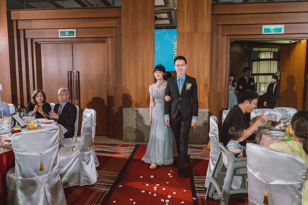 [婚禮攝影]俊亨文瑄 迎娶午宴@香格里拉遠東國際大飯店-最專業的團隊完成每場完美婚禮紀錄，拍的不只好更要快! #即拍即印