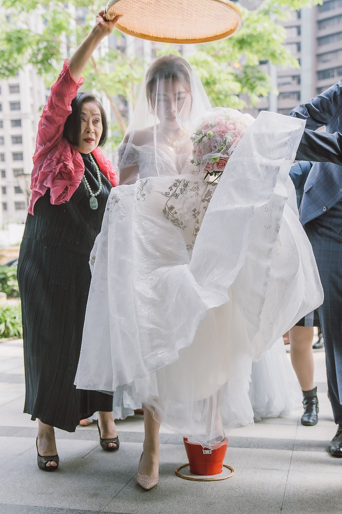 [婚禮攝影]俊亨文瑄 迎娶午宴@香格里拉遠東國際大飯店-最專業的團隊完成每場完美婚禮紀錄，拍的不只好更要快! #婚禮攝影