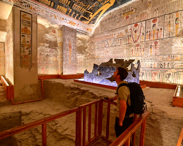 Interior de la tumba KV9 en Egipto