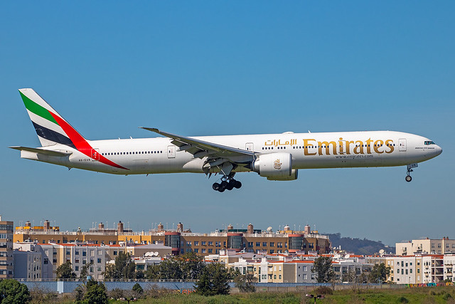 Emirates - Boeing 777-31H(ER) A6-EGN @ Lisbon
