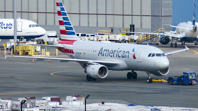 BOS - American Airlines Airbus A319-112 N708UW.