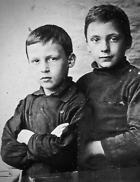 Félix and his brother Charles (circa 1925)