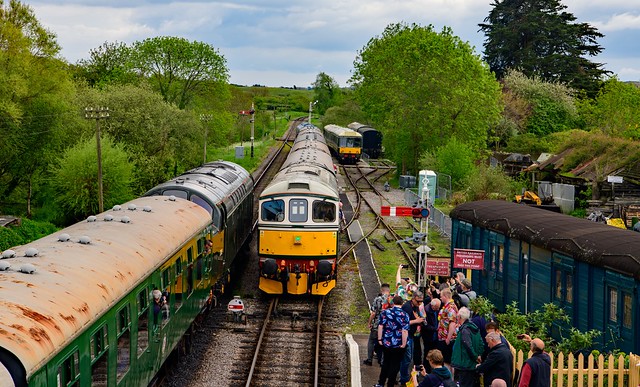 D6515 Seen here arriving at Corfe Castle passing 40145  during the Swanage Diesel Gala 2023