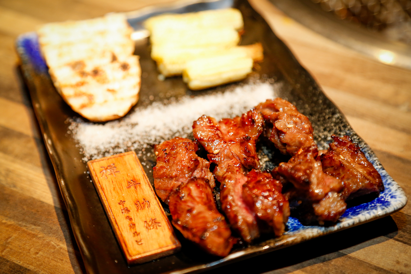 [中壢美食]禪燒肉 zen yakiniku-桃園單點燒肉優質和牛肉~專人桌邊代烤服務．可以嚐得到最佳口感．最新推出包廂服務．適合慶生聚會(當月壽星加碼贈) @VIVIYU小世界