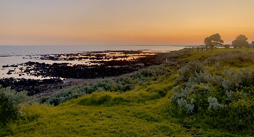 sunset twilight williamstown melbourne victoria australia bigsky clearsky peaceful atmosphere rockpool foreshore
