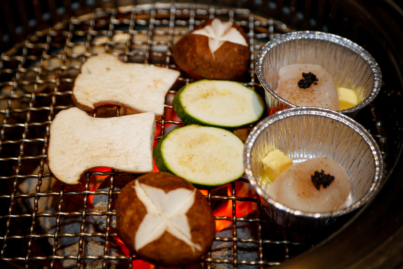[中壢美食]禪燒肉 zen yakiniku-桃園單點燒肉優質和牛肉~專人桌邊代烤服務．可以嚐得到最佳口感．最新推出包廂服務．適合慶生聚會(當月壽星加碼贈) @VIVIYU小世界