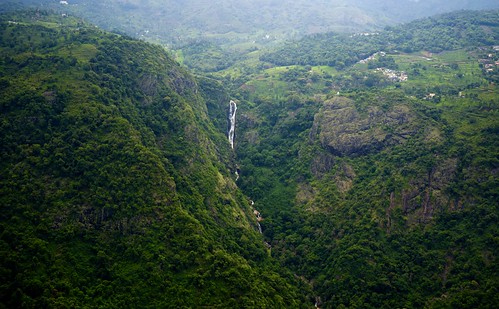 waterfall falls green jungle forest cliffs mountains hills trees rocks landscape nature photography beautiful high india ooty coonoor tamilnadu wilderness sony morning mist