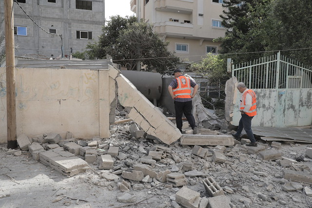 ضرار جسيمة تصيب خزان الوقود وسور وغرفة حارس بئر زمو  شمال المدينة بعد قصف الاحتلال الإسرائيلي