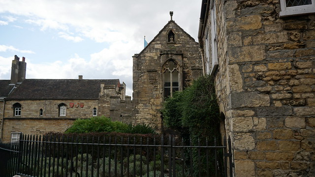 Lincoin cathedral's side view and terrice houses