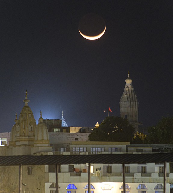 Crescent  Moon 🌙 and Venus setting over temples in Pushkar - Rajasthan   Date :- 24/03 /2023