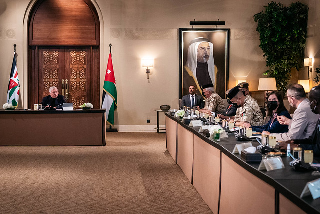 جلالة الملك عبدالله الثاني يستقبل في قصر الحسينية وفدا من الكلية الملكية البريطانية للدراسات الدفاعية، الذي يضم ضباطا من عدة دول