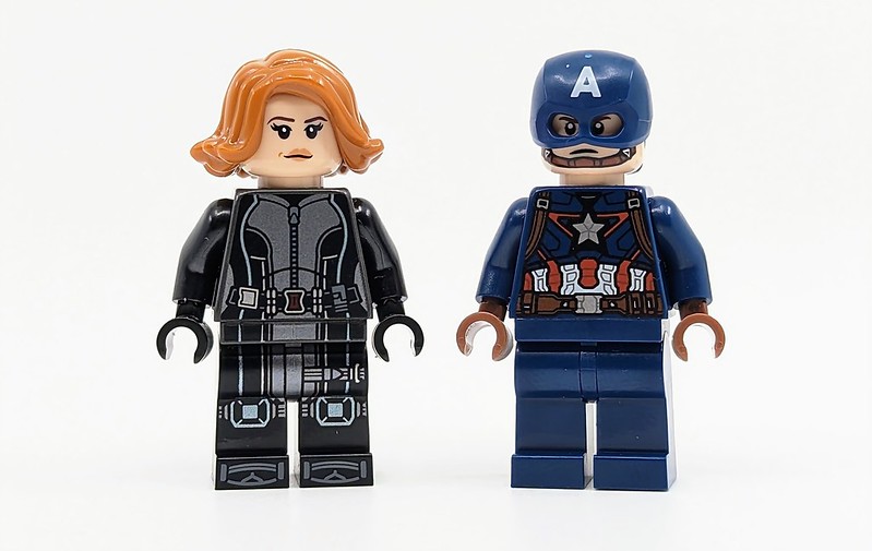 76260: Black Widow & Captain America Motorcycles