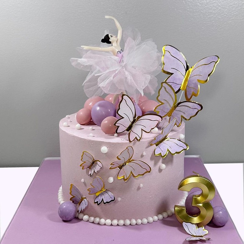 Cake by Tamarisu Desserts