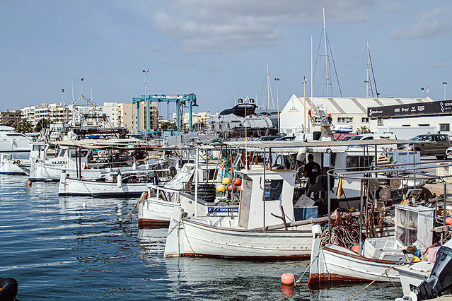 Llaut de pesca artesanal . Puerto de Ibiza