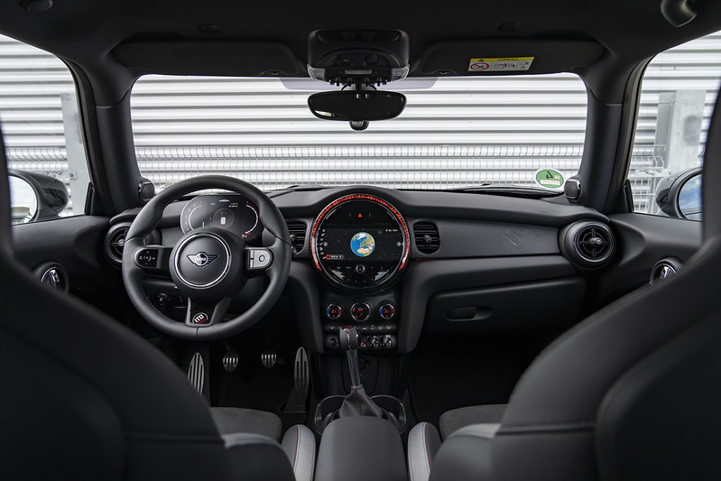 MINI John Cooper Works tem edição para quem gosta de conduzir
