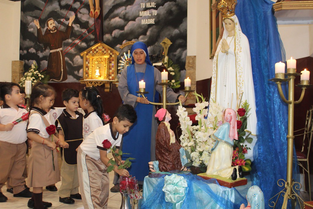 Ecuador - Día de las madres con la escuela San Pio de Pietrelcina