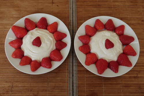 Vanille-Ricotta mit frischen Erdbeeren (zwei Portionen)