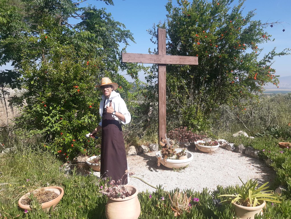 Tierra Santa - Trabajos en el jardín del Monasterio en Séforis