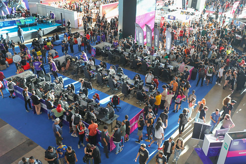 1º dia do Brasília Game Festival reúne campeonatos, fantasias e tecnologia