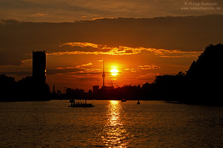 26.06.2020 | Sonnenuntergang in Berlin mit Treptower und Fernsehturm
