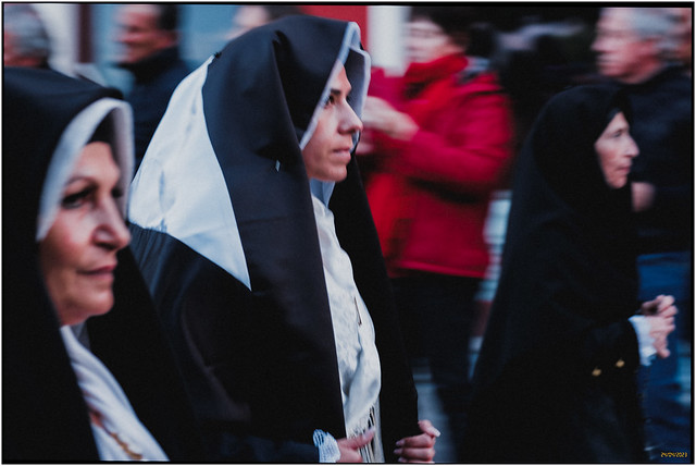 Eleganza in movimento: Processione di festa di Sant'Antioco