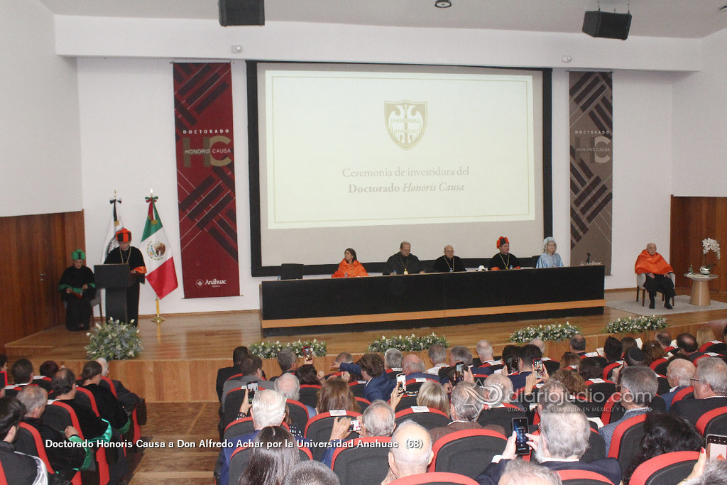 Doctorado Honoris Causa a Don Alfredo Achar por la Universidad Anahuac  (68)