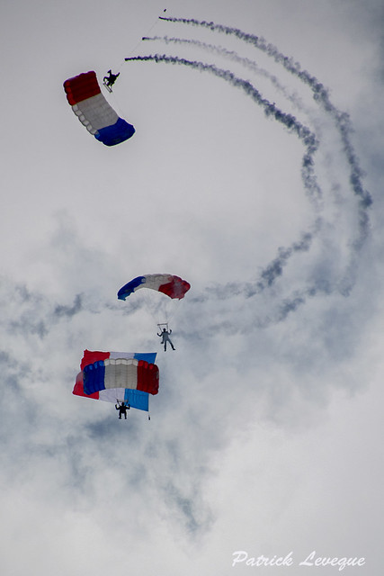 Parachutistes.