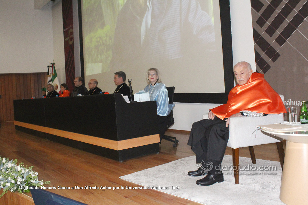 Doctorado Honoris Causa a Don Alfredo Achar por la Universidad Anahuac  (94)