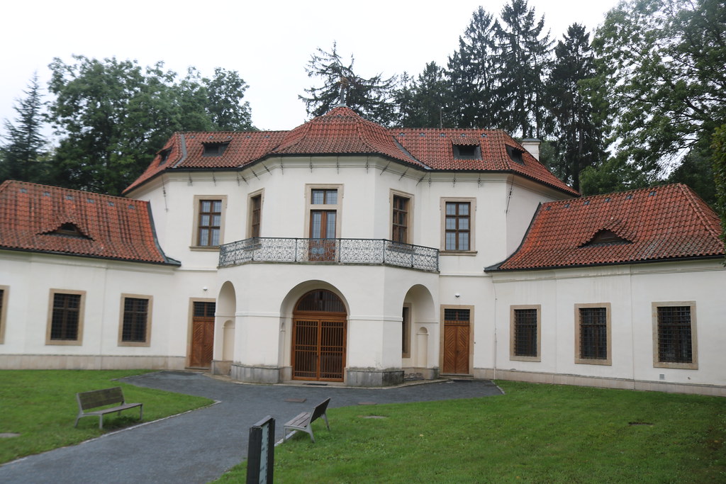 Barokní pavilon, který se nachází v Břevnovských zachradách