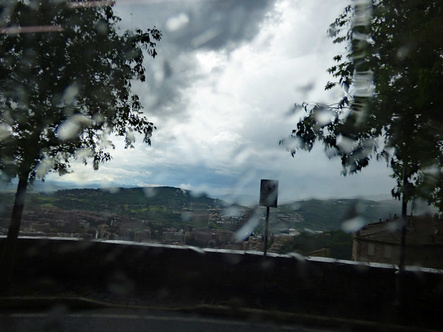 Coach into rainy Perugia - Viale Indipendenza