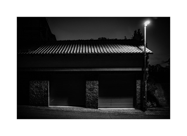 Garagen bei Nacht