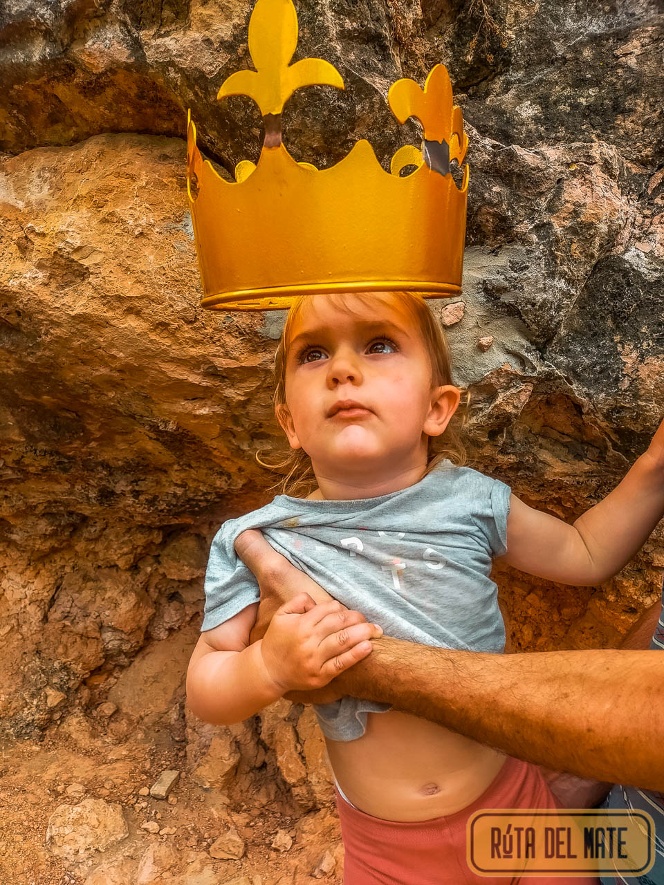 La corona que perdió la Reina - Qué ver en Ayora con niños: leyendas, rutas e historias que contar