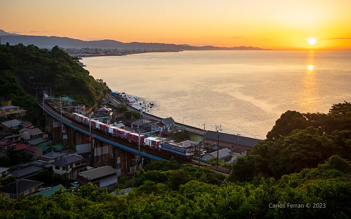 train trains ishibashi jrf japan rail freight sagami bay pacific ocean sunrise sunny ef65 5086 bridge tokaido main line intermodal hill odawara