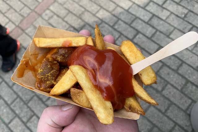 Curried sausage with french fries / Currywurst mit Pommes (FoodTruck)