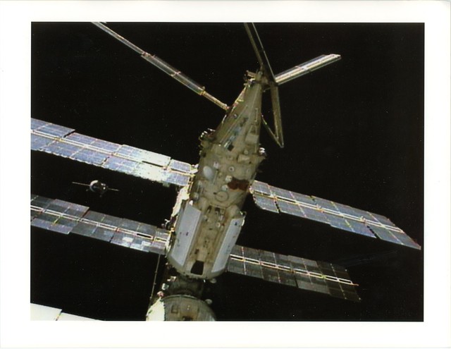 STS71_v_c_o_KEIP (1995, unnumbered press photo)