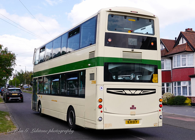 Back in service again after a minor issue, Eastern National X10 coach heritage livery First Essex (Hadleigh) Volvo B9TL / Wright Gemini 2 HH 37986, BJ11 ECY