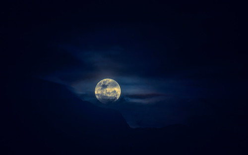 vitacura regiónmetropolitana chile kiltro moon clouds haze hazy night moonlight landscape nightlight dark blue satellite hills santiago fullmoon