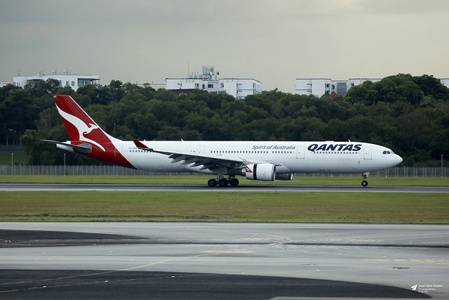 VH-QPD Airbus A.330-303, Qantas, Changi Airport, Singapore