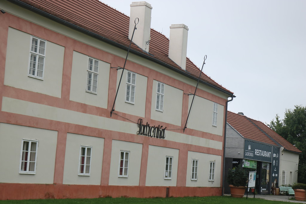 Zájezdní hostinec Ladronka, který se nachází v Břevově