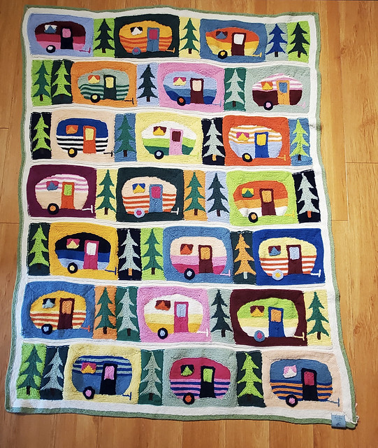 Cecelia (Colourcanuck) knit this amazing queen sized Camp Along Blanket by Margaret Holzmann for a friend!
