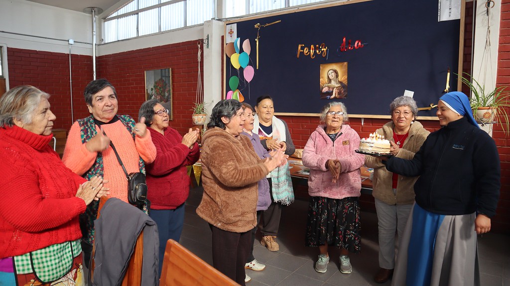 Chile - Actividades en el Centro de día del adulto mayor en la Parroquia Jesús el Buen Pastor