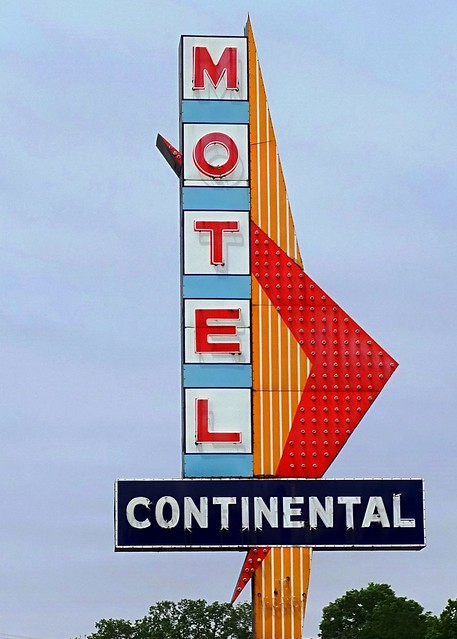 IL, Salem-U.S. 50 Continental Motel Neon Sign