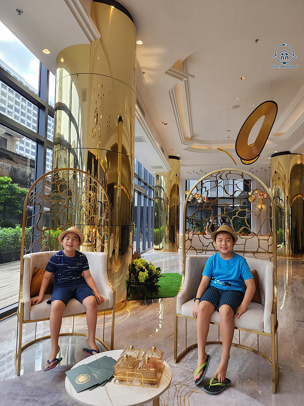 the granite luxury hotel lobby