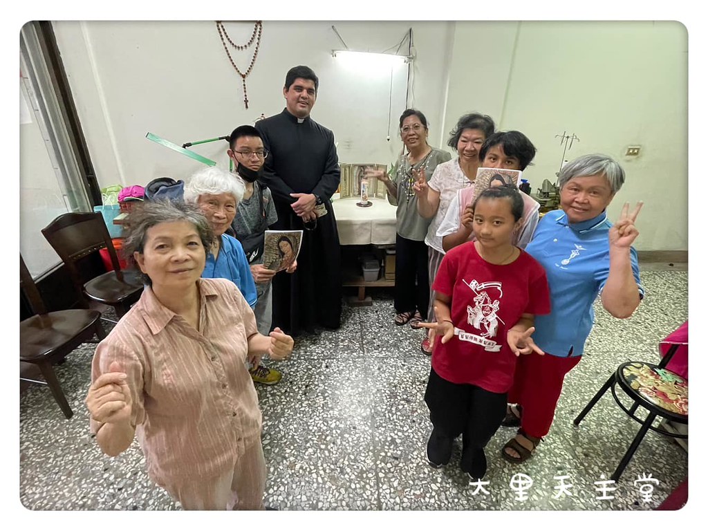Taiwán - Rosario en familia por la Solemnidad de la Ascensión en Dali