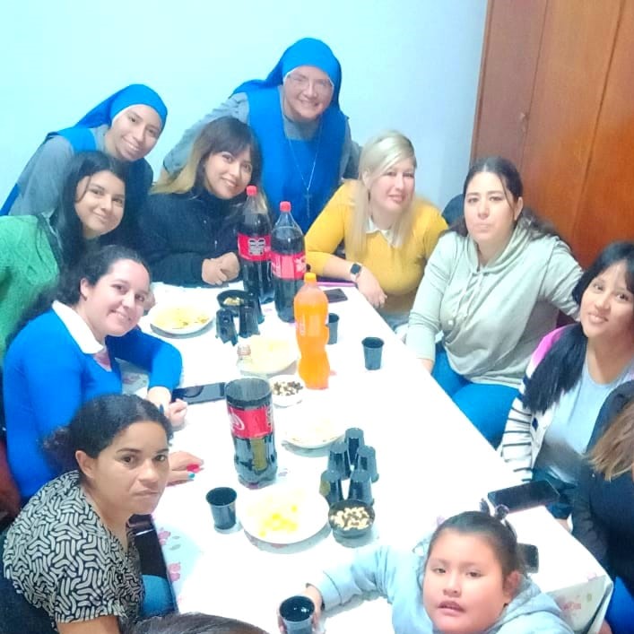 Argentina - Cena con algunas enfermeras del Hospital en La Plata, Bs As
