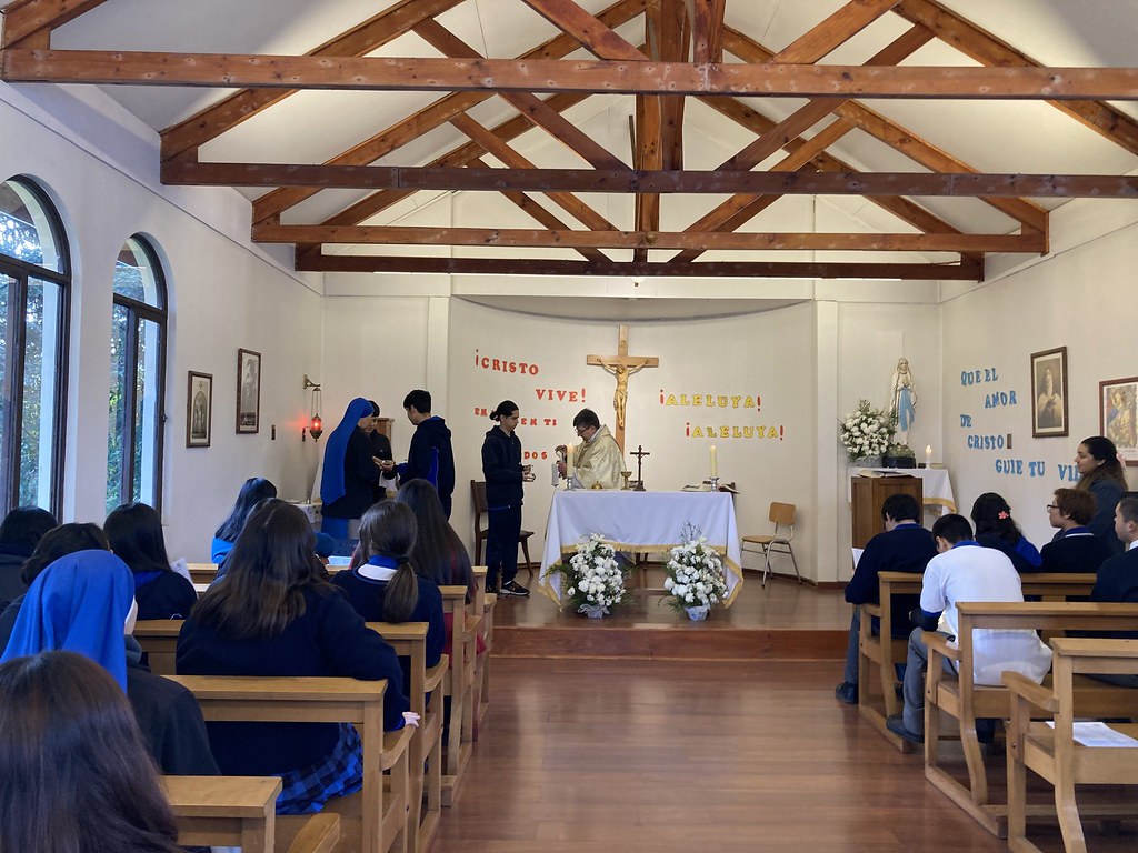 Chile - Santa Misa en el colegio San Miguel Arcángel en Linares