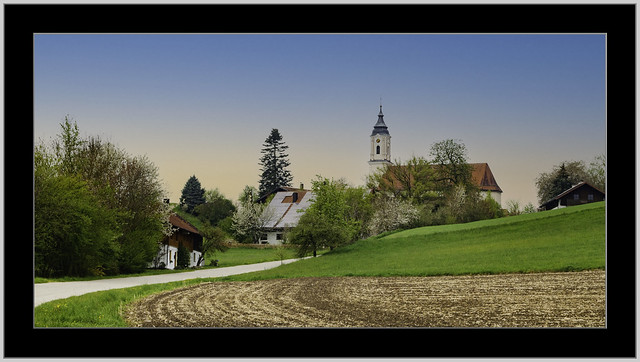 Frühling in Sankt Wolfgang. Ist ein Ortsteil der Stadt Bad Griesbach im Rottal im niederbayerischen Landkreis Passau. Die Wallfahrtskirche St. Wolfgang.